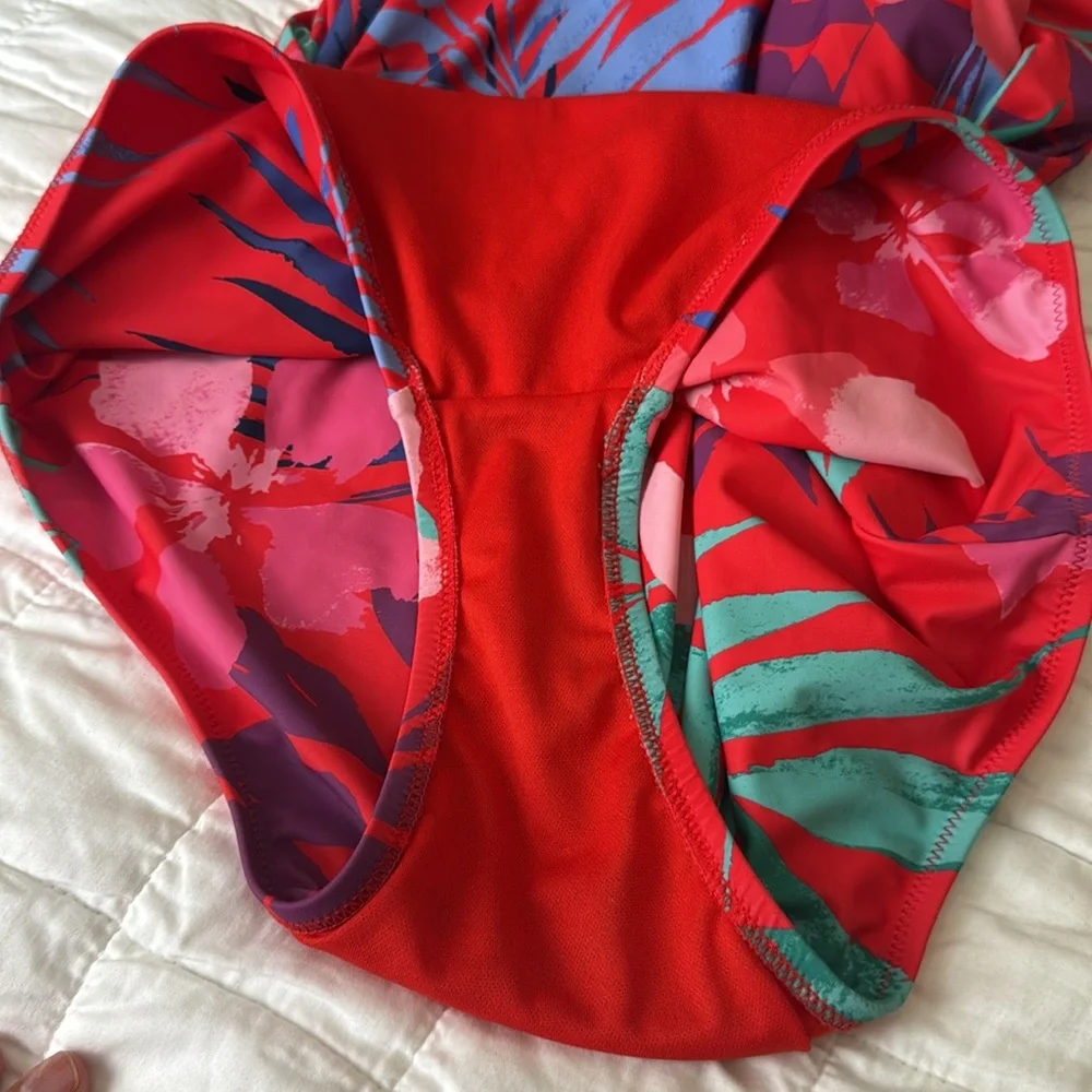 Jessica Simpson Swimsuit Red Floral Flowers Hawaiian Tropical Aloha M